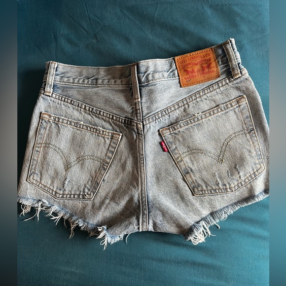 Levi’s 501 Frayed Light Wash Denim Short Shorts W25” - Picture 4 of 5